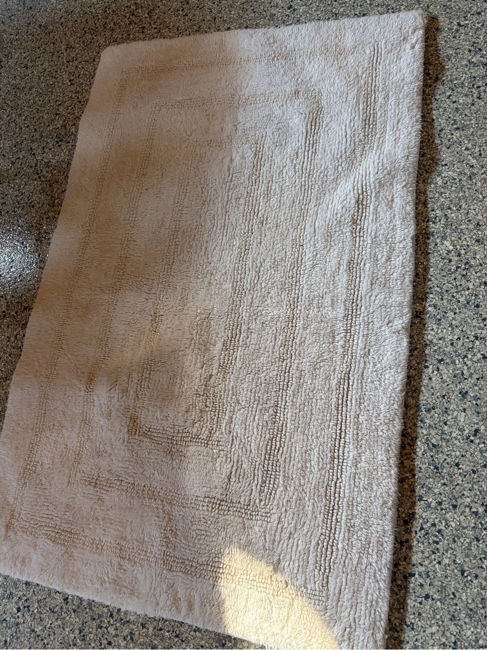 white Textured Cotton Bath Rug - Picture 3 of 5